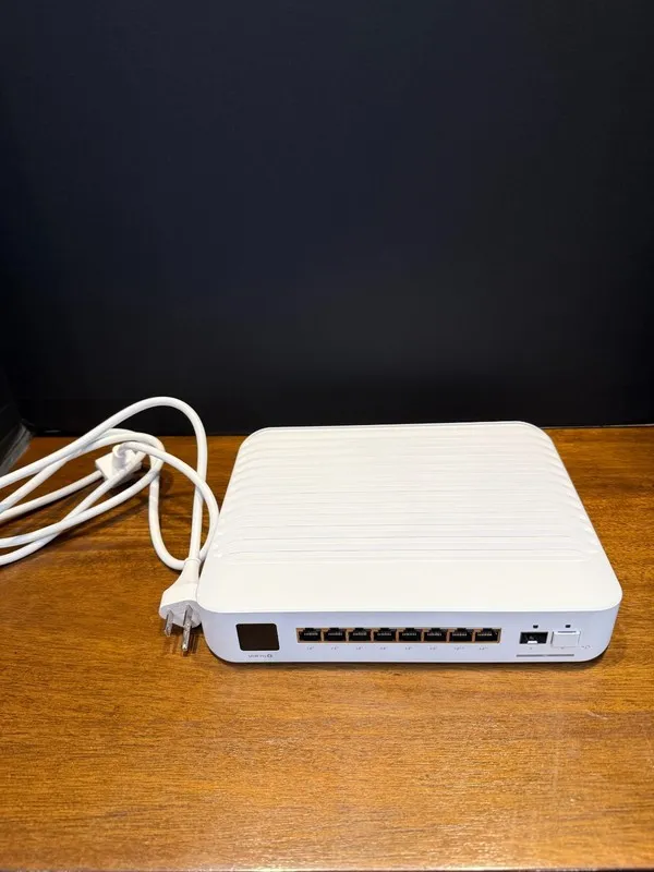 Коммутатор Ubiquiti UniFi Switch Pro 8 PoE USW-Pro-8-PoE 8-Port Gigabit 120W 2x 
