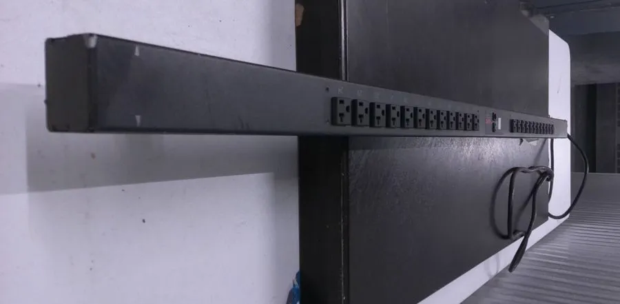 Блок розеток PDU APC AP7830 Rack PDU, Metered, 0U, 20A, 1920VA, 120V, Output: 5-