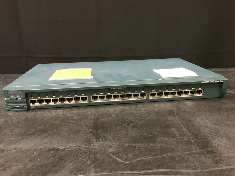 Маршрутизатор Cisco Catalyst 2900 XL 24-Port 10/100 Ethernet Switch