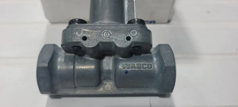 Клапан Unimog FLU419 One way Air pressure Regulator valve SEE 434 100 2260 — фото лота 1