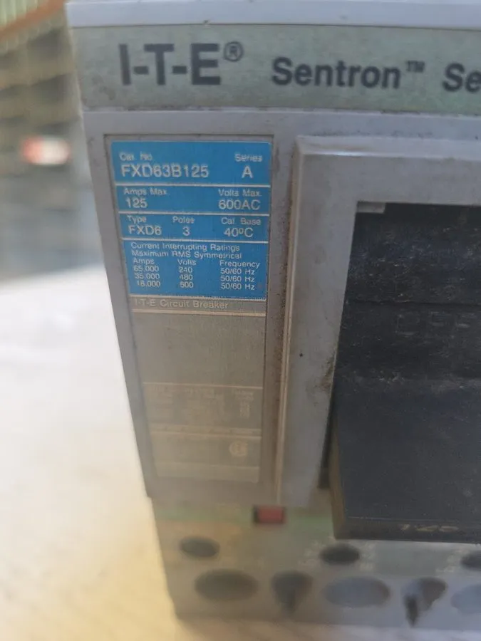 Автоматический выключатель Siemens Sentron FXD63B125 125 Amp 3P 600VAC Thermal M