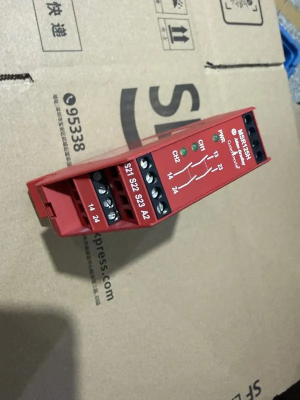 Реле безопасности Allen-Bradley Guard master 440R-D23166 MSR125H safety relay 24
