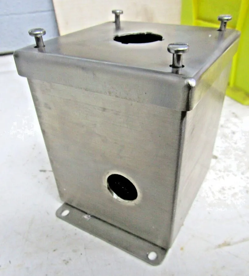 Монтажный шкаф Hoffman E1PBXSS, 4" x 4.75" x 4", 304 SS, One Hole, Pushbutton En