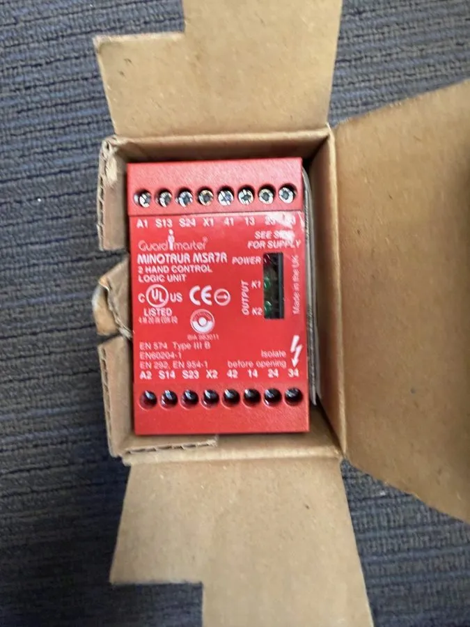 Реле безопасности Allen-Bradley 440R-D23021 MSR7R Series A Safety Relay 24VAC/DC