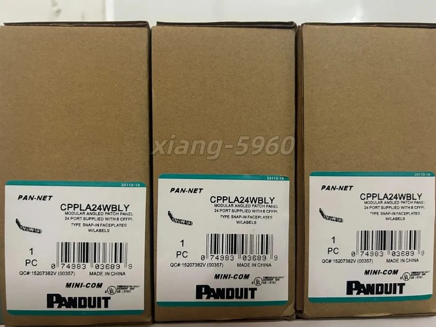 Патч-панель Panduit CPPLA24WBLY Mini-Com 24 Port Angled Modular Patch Panel Port — фото лота 1
