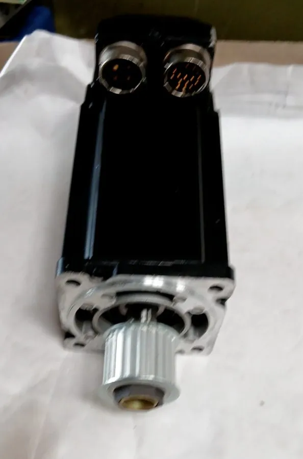 Серводвигатель Allen Bradley MPL-A330P-HK22AA Kinetix Brushless Servo Motor 230V