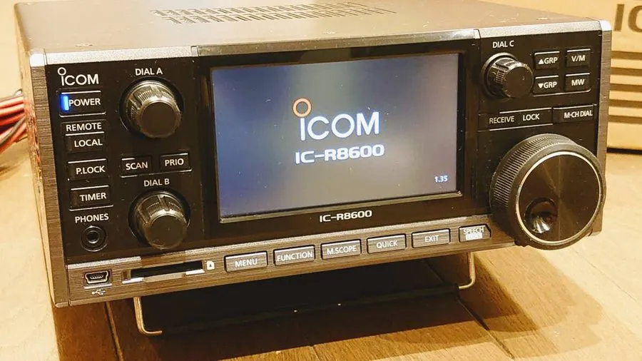 Радиостанция IC-R8600 AM FM WFM CW HF VHF UHF Desktop Wideband Radio Receiver