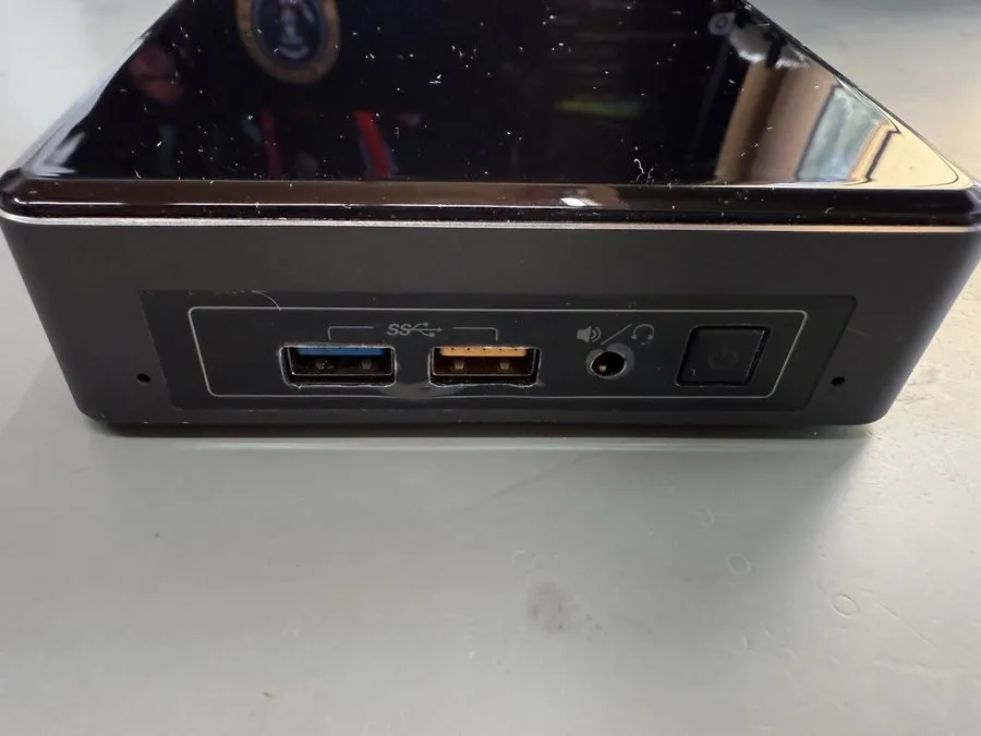 SSD-накопитель Intel NUC7i5BNHXF, Core i5-7260U, 4GB Ram, 128GB M.2 Sata SSD, Wi — фото лота 1