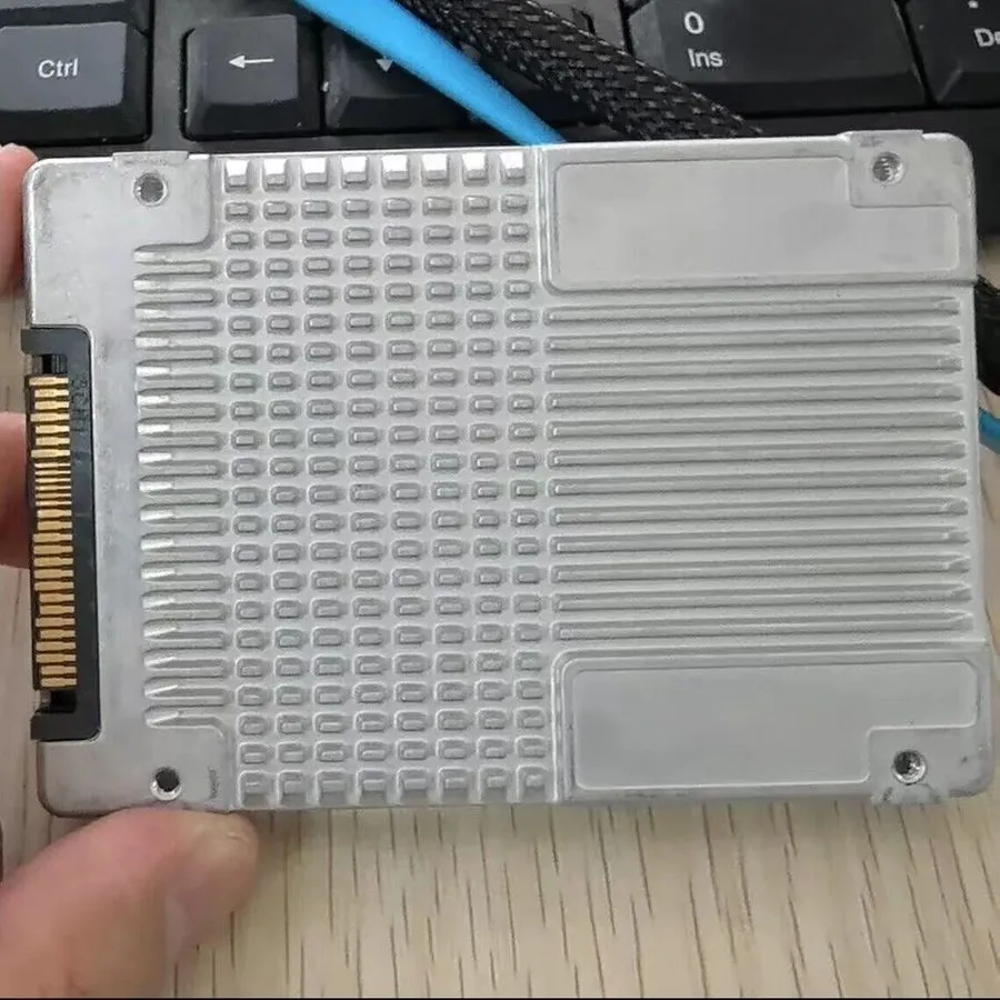 SSD-накопитель Intel P4610 3.2TB Enterprise U.2 SSD 2.5" Solid State Drive SSDPE