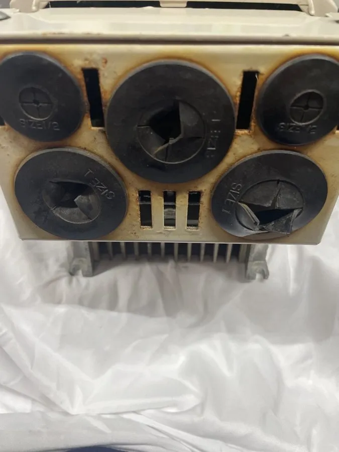 Частотный преобразователь YASKAWA CIMR-AU4A0023FAA Frequency converter A1000 AC 