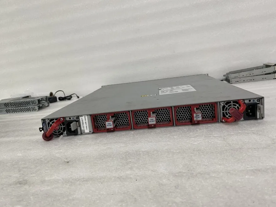 Коммутатор Arista DCS-7050CX3M-32S-F 32x 100GbE QSFP 2x SFP+ Data Center Switch