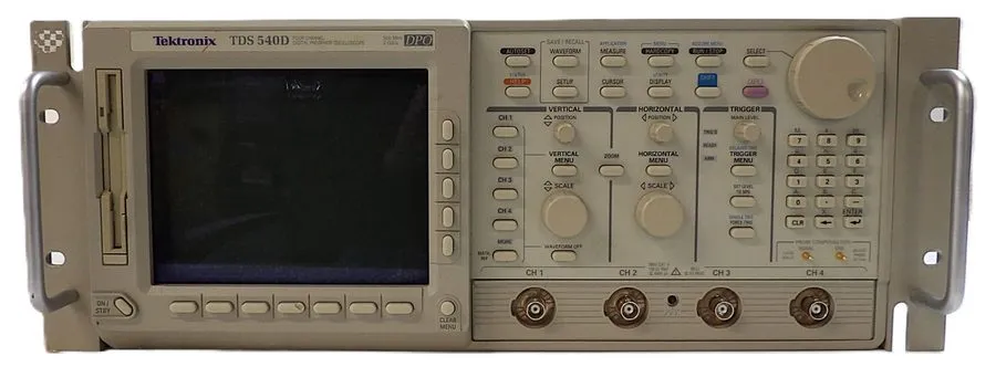 Осциллограф TEKTRONIX TDS 540D 4 CHANNEL DIGITAL PHOSPHOR OSCILLOSCOPE 500MHz 2G
