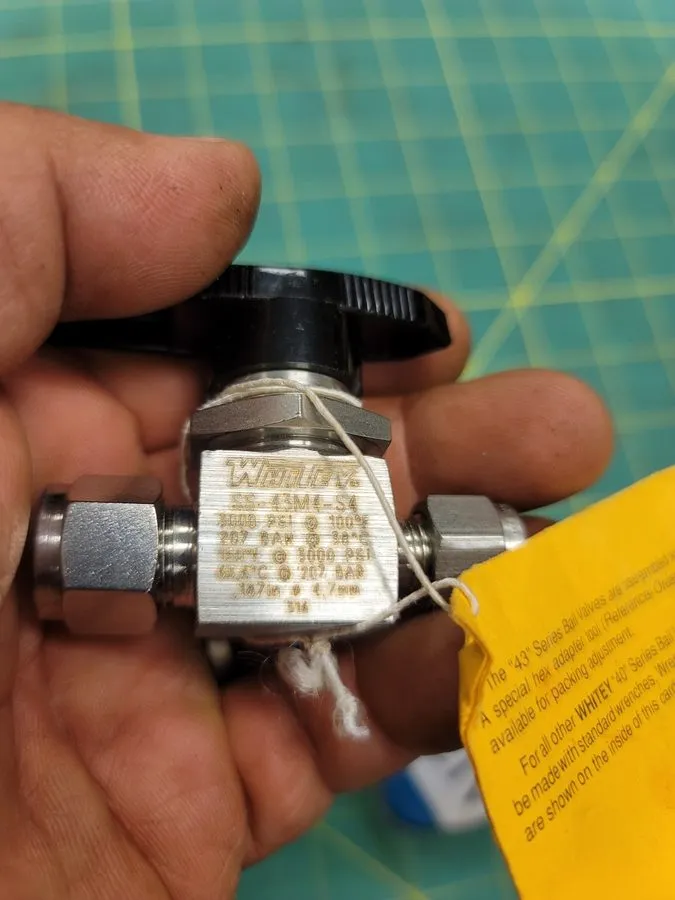 Клапан Swagelok SS-43M4-S4 316 Stainless Ball Valve, 1/4in NPT x Tube Fitting — фото лота 2