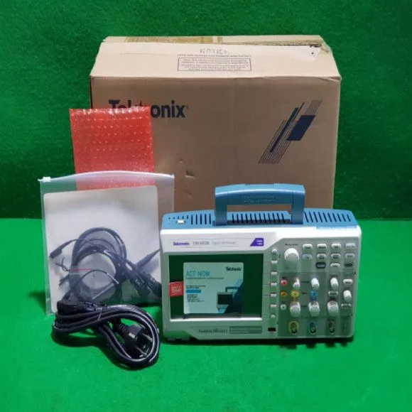 Осциллограф Tektronix TBS1072B Digital Oscilloscope 70MHz 1GS/s 2 Channel