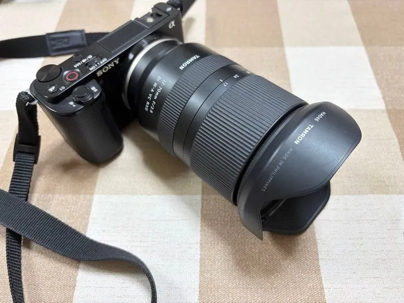 Объектив Sony Alpha ZV-E10 24.2MP Mirrorless Camera w/ Sigma 16mm Lens