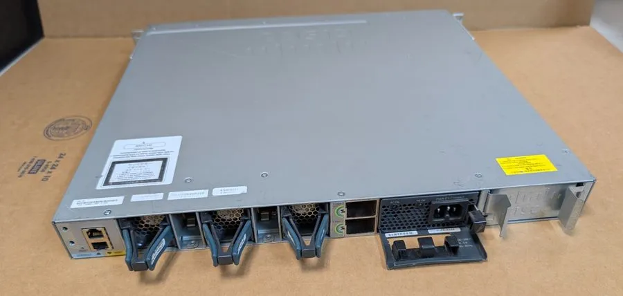 Коммутатор Cisco Catalyst WS-C3850-24P-E Switch 24 Port Gigabit PoE+ 715W