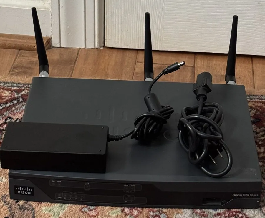 Маршрутизатор Cisco 881W 4-Port 10/100 Wireless N Router (C881W-A-K9)