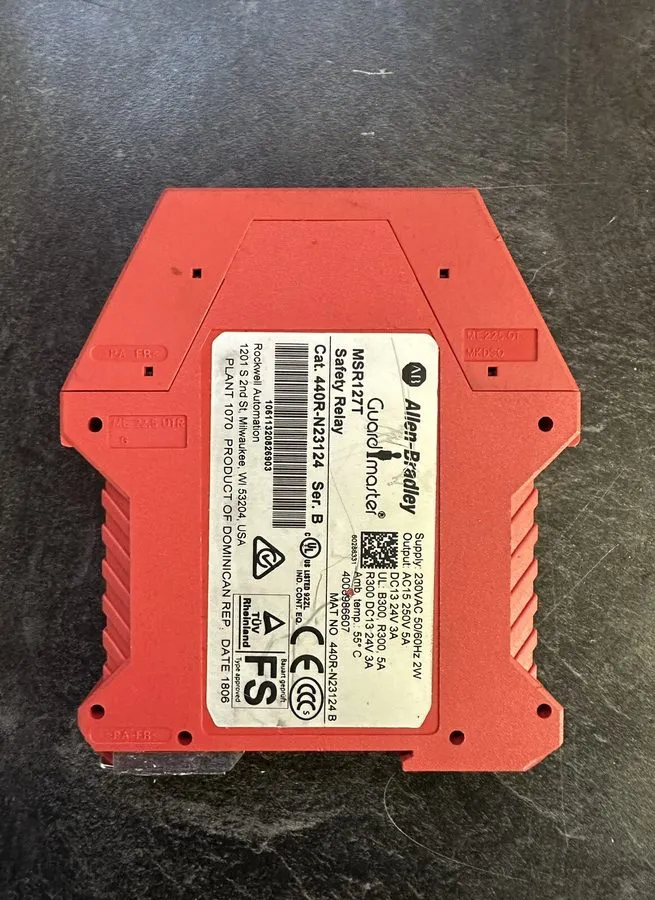 Реле безопасности Allen-Bradley 440R-N23124 Guardmaster MSR127T Safety Relay