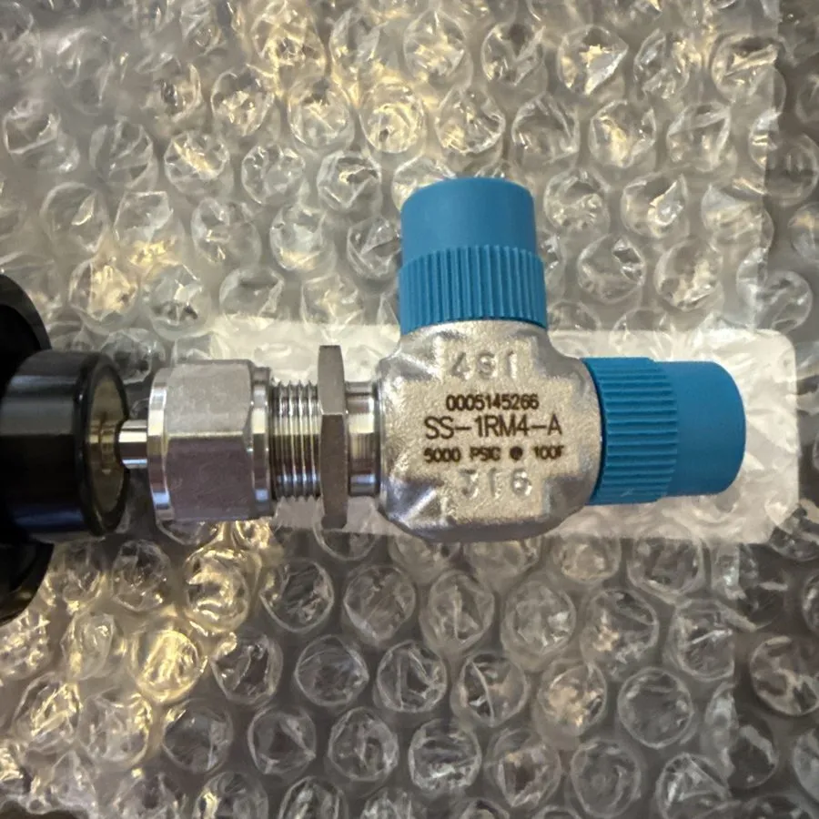 Клапан Swagelok SS-1RM4-A Integral Bonnet Angle-Pattern Needle Valve FNSP — фото лота 1