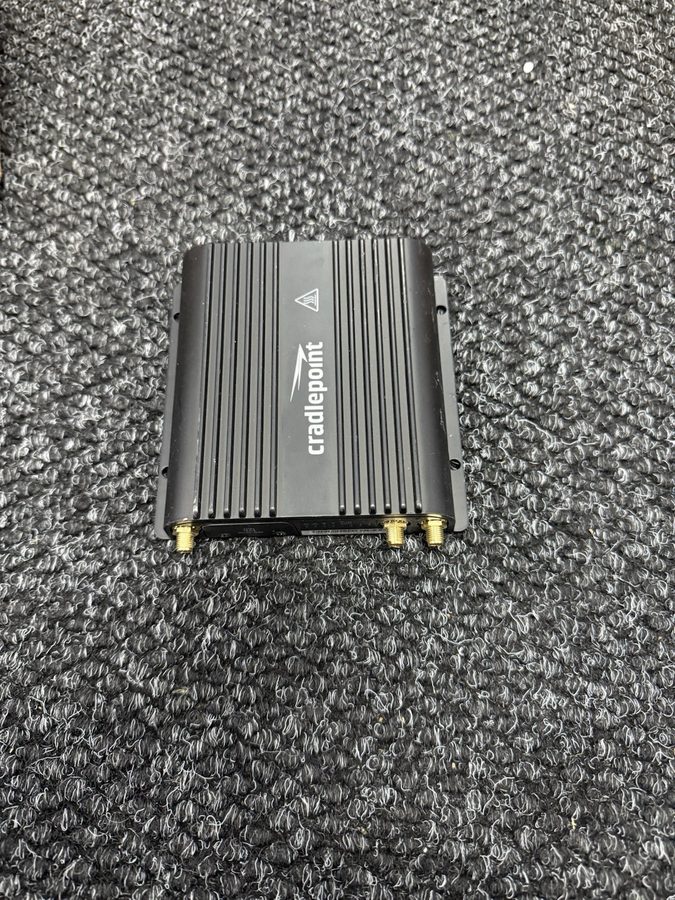 Маршрутизатор CRADLEPOINT IBR950LP6-NA — фото лота 1