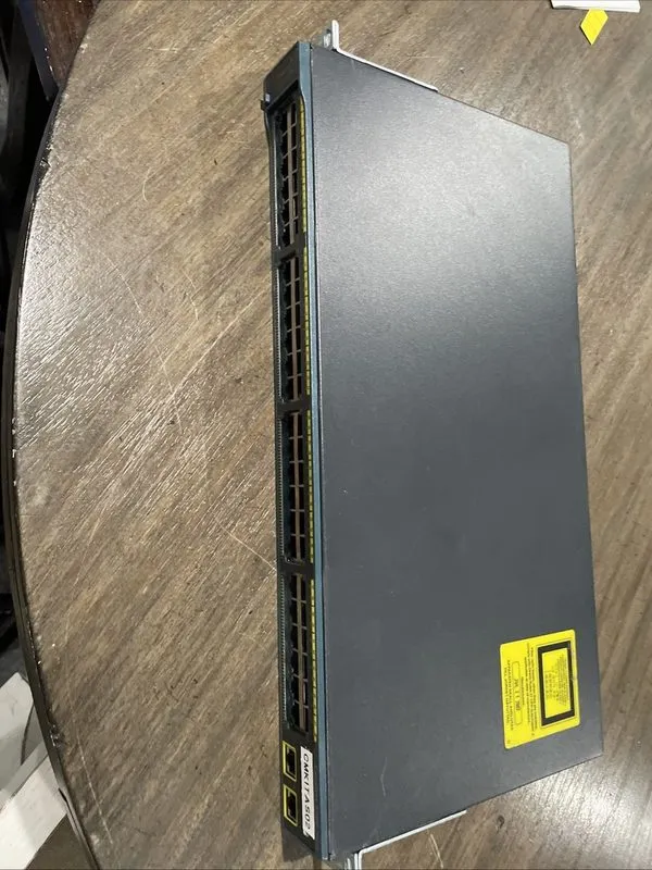 Коммутатор Cisco Catalyst 2960 Series WS-C2960-48TT-L V04 48-Port Ethernet Switc — фото лота 1