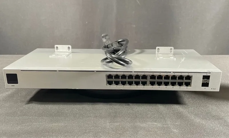 Коммутатор Ubiquiti UniFi USW-24 24-Port Gigabit Managed Switch SFP Rackmount