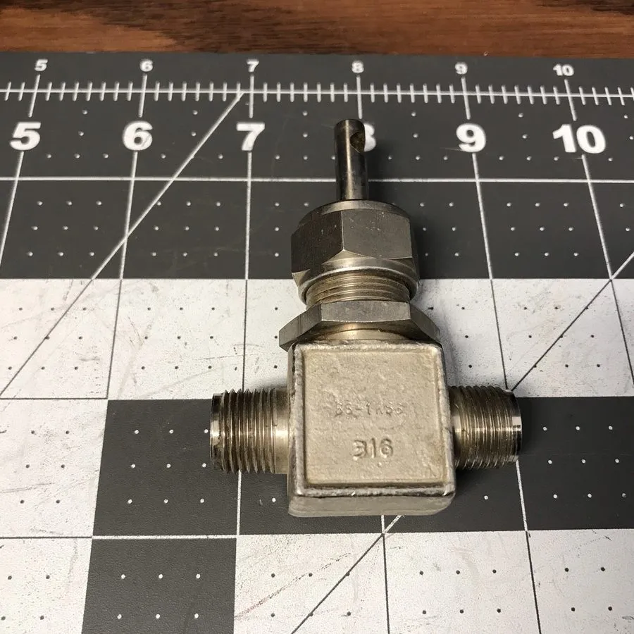 Клапан Swagelok 3/8" Stainless Steel Bonnet Needle Valve SS-1RS6 (LXE9J)
