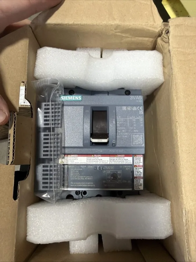 Автоматический выключатель Siemens 3VA5222-6EC31-0AA0 225 Amp 3-Pole Molded Case
