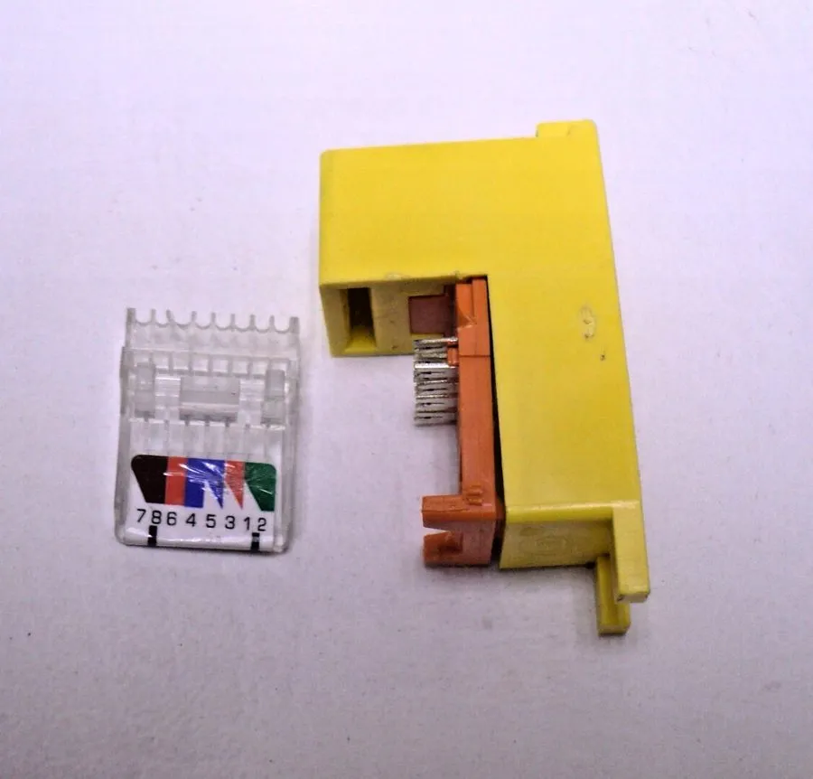 СХД Panduit Cat 5 Jack CJ588BYL Yellow Phone Data Mini-Com RJ45 — фото лота 1