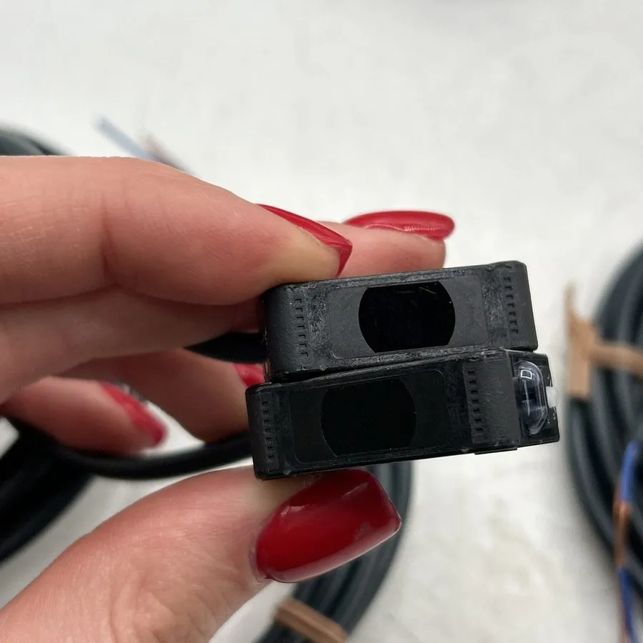 Датчик Omron E3Z-T61-D Sensor 12 To 24 VDC — фото лота 3