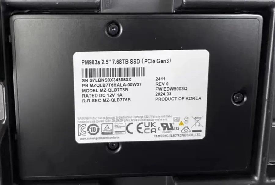 SSD-накопитель Samsung PM983A 7.68TB SSD 2.5" U.2 PCIe Gen3 NVMe MZ-QLB7T6B MZQL