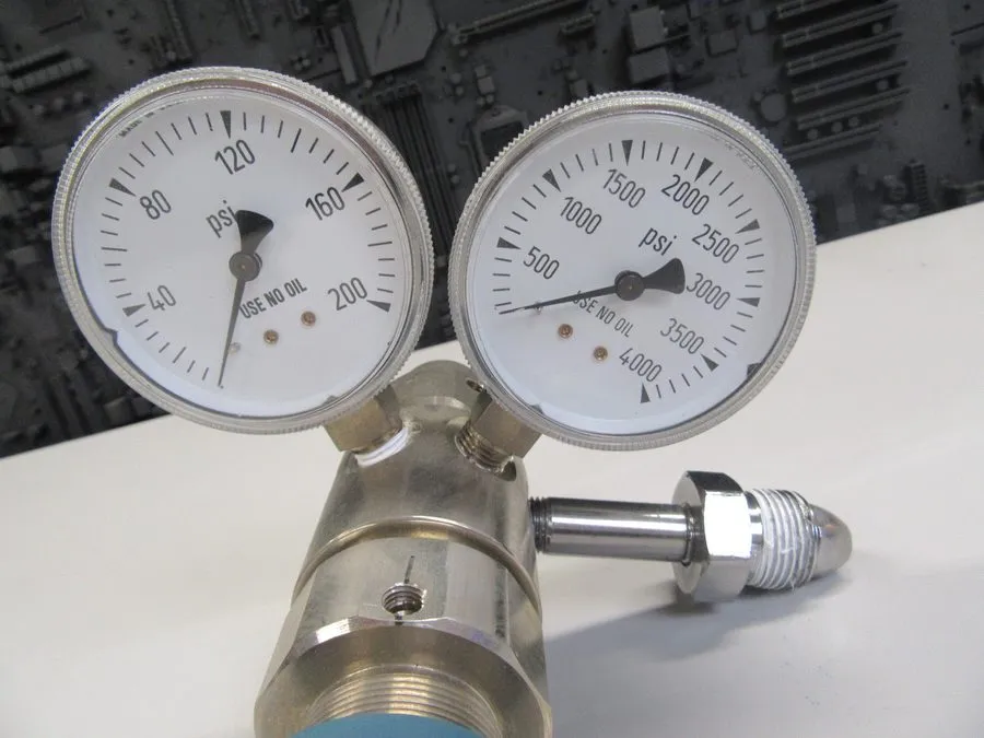 Трубопроводная арматура Airgas 2-Stage Pressure Regulator, 3000 psi inlet pressu — фото лота 1
