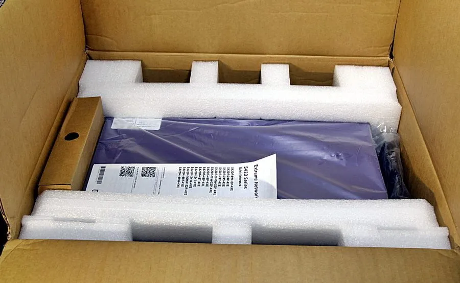 Коммутатор Extreme Networks ExtremeSwitching 5420M-24W-4YE 5420 Series 24 Port P