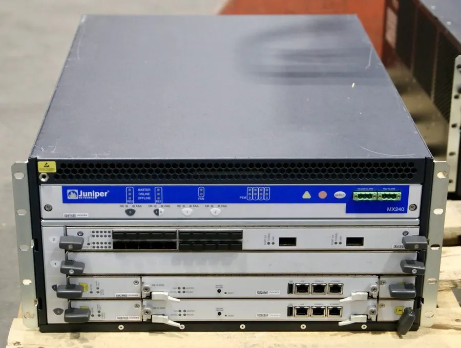 Маршрутизатор JUNIPER CHAS-BP-MX240-S-A MX240 Internet Router w/ Modules and Pow