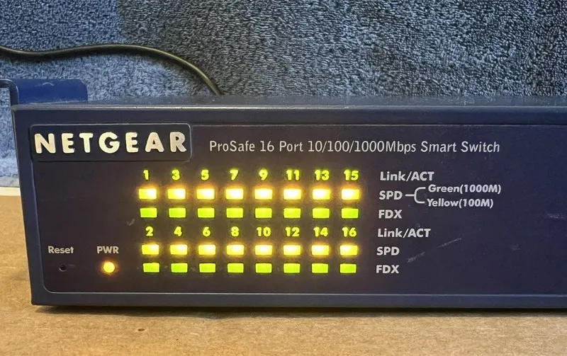 Коммутатор Netgear ProSafe GS716T v2 16-Port Gigabit Smart Ethernet Switch