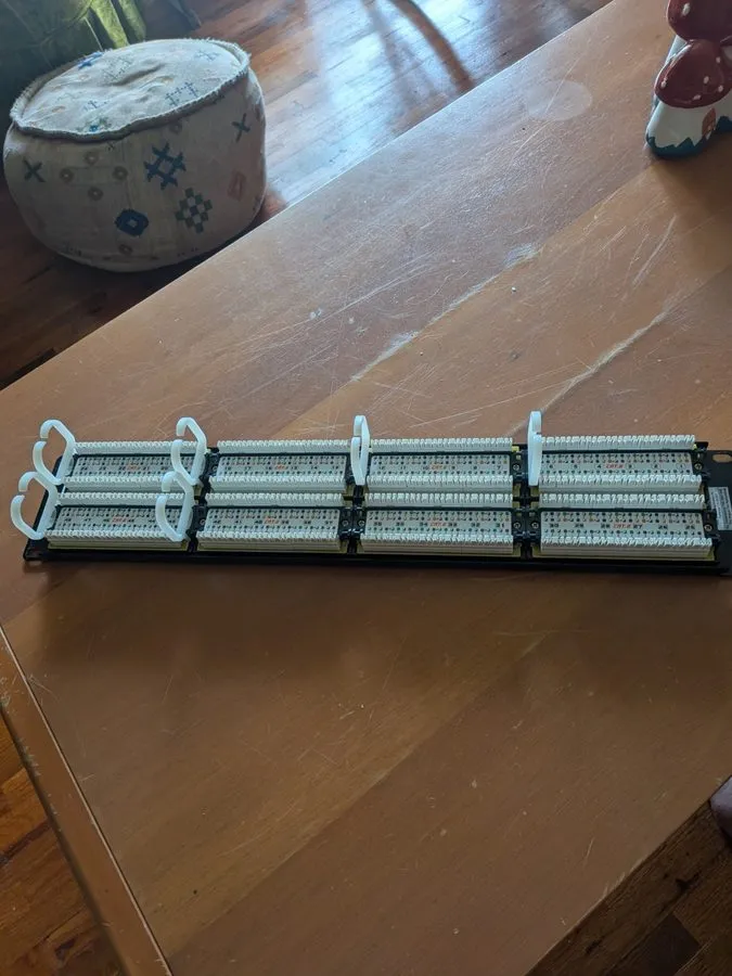 Патч-панель TRENDnet TC-P48C6 48-Port Cat6 RJ-45 Patch Panel 2U 19in Rackmount — фото лота 1