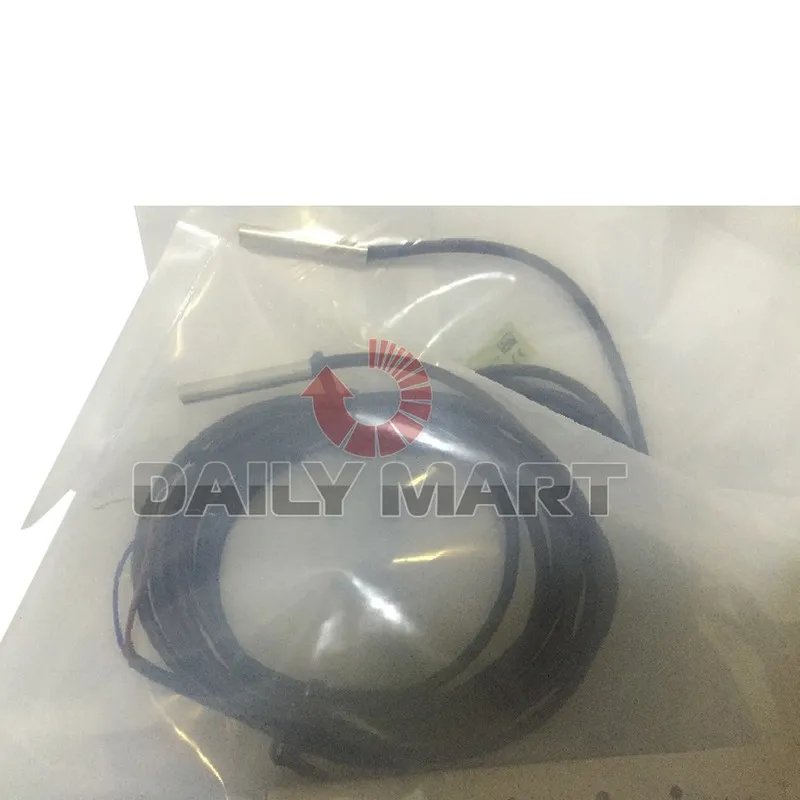 Датчик приближения Omron E2E-S05S12-WC-B1 Proximity Sensor 10-30Vdc 2m