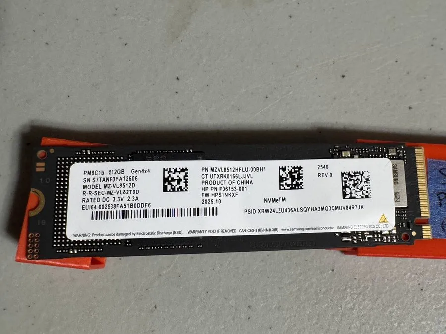 SSD-накопитель Samsung PM9C1 512GB MZ-VL85120 NVMe MZVL8512HELU SSD