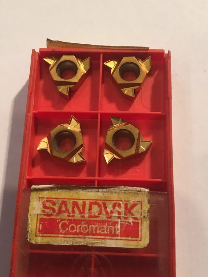 Режущий инструмент SANDVIK R166.OL-16NT01-080 8P NPT INT 1020 THREADING INSERT — фото лота 1