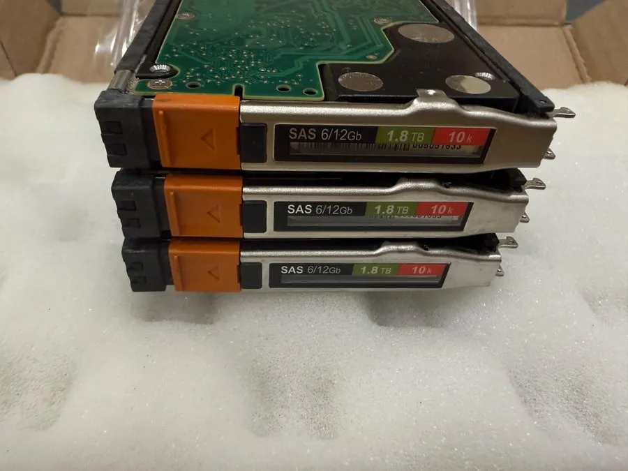 Жёсткий диск EMC UNITY 005051636 1.8TB 10K 12GBps 2.5" SAS HDD 005051633 D3-2S10