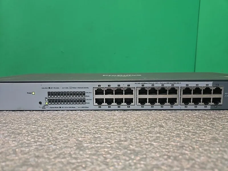 Коммутатор HP ProCurve 1400-24G 24-Port Gigabit Switch J9078A INCL BRACKETS — фото лота 2