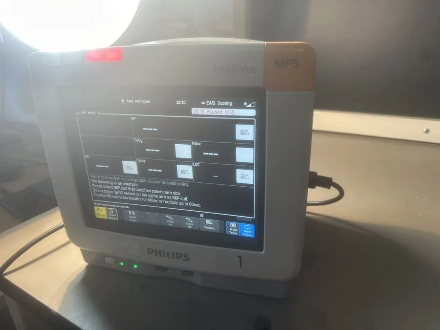 Монитор пациента Philips IntelliVue MP5 Patient Monitor M8001A Vital Signs Touch — фото лота 2