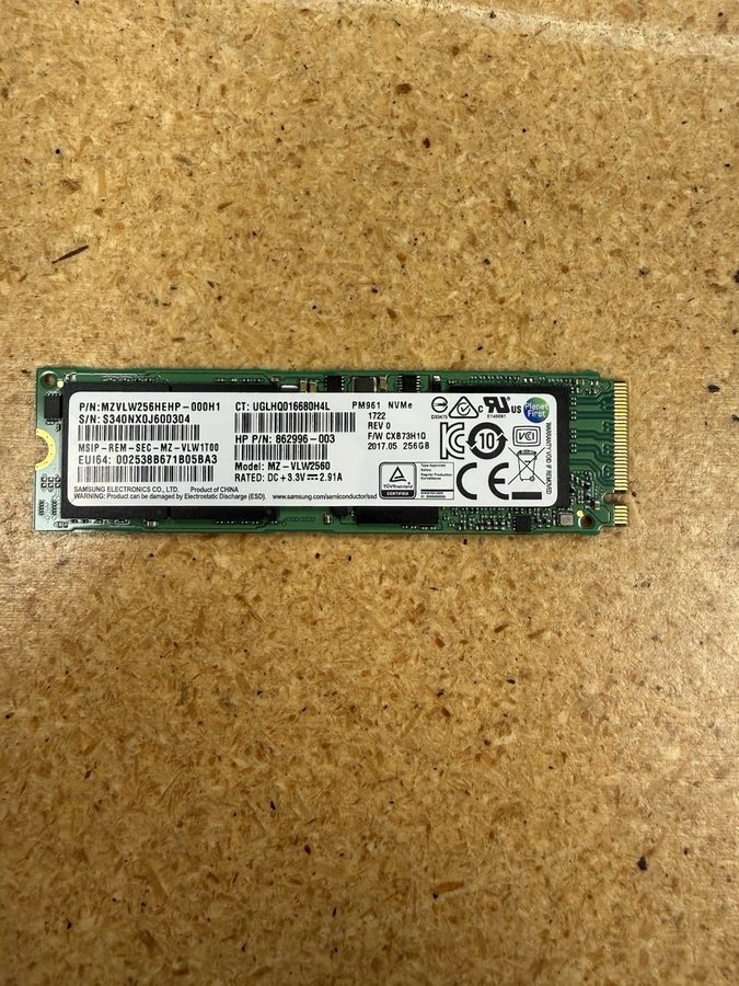 SSD-накопитель Samsung PM961 256GB M.2 2280 NVMe PCIe SSD MZVLW256HEHP 99% Healt