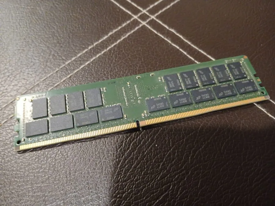 Модуль памяти Micron 32GB DDR4 MTA36ASF4G72PZ-2G6E1QG ECC Server RAM — фото лота 1