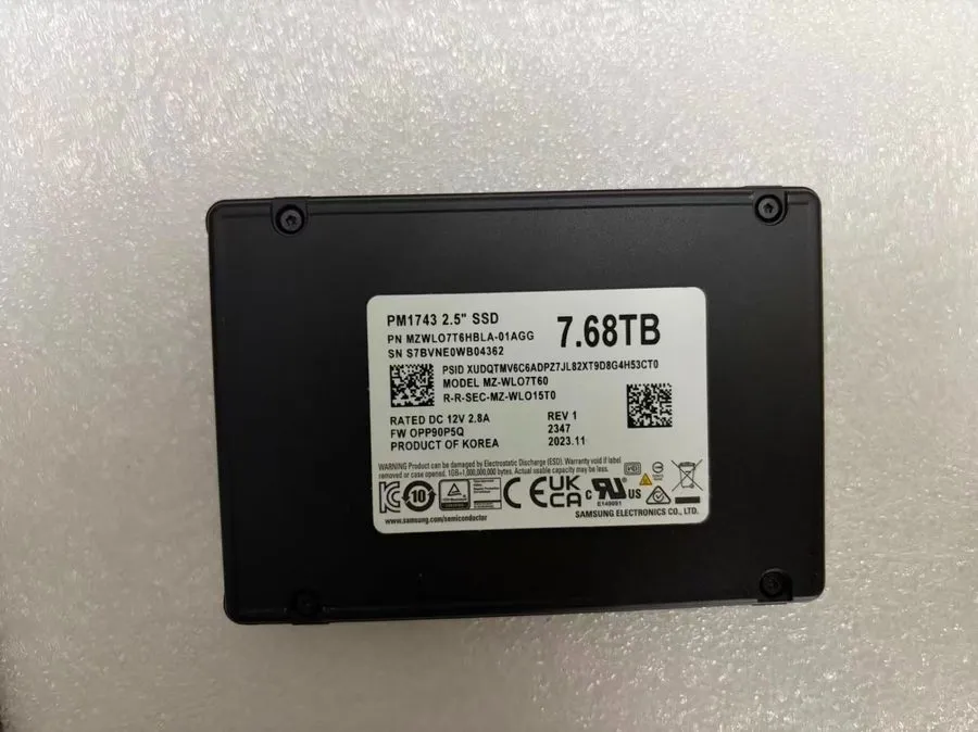 Сервер Samsung PM1743 (MZ-WLO7T60) 7.68TB 2.5in NVMe PCIe Internal Server SSD