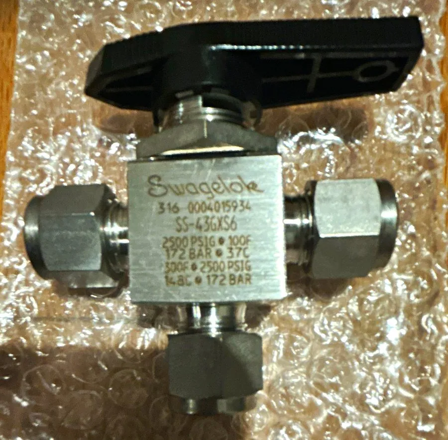 Клапан Swagelok SS-43GXS6 SS 1-Piece 40G Series 3-Way Ball Valve FNSP — фото лота 1