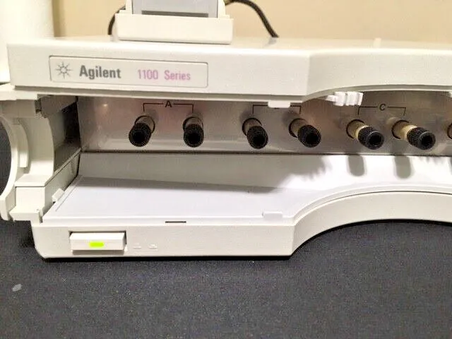 Хроматограф Agilent G1322A HPLC 4-CH Vacuum Degasser — фото лота 1