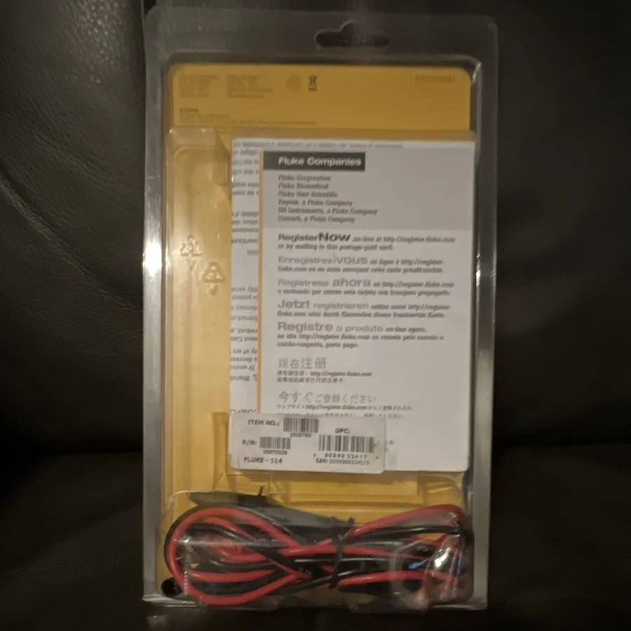 Тестер Fluke 114 True RMS Auto-Ranging Digital Multimeter 6000 Count CAT III 600