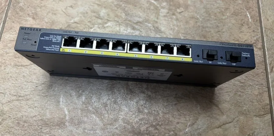 Коммутатор NETGEAR GS110TPv3 8 Port Gigabit PoE+ Ethernet Smart Switch 2 SFP GS1