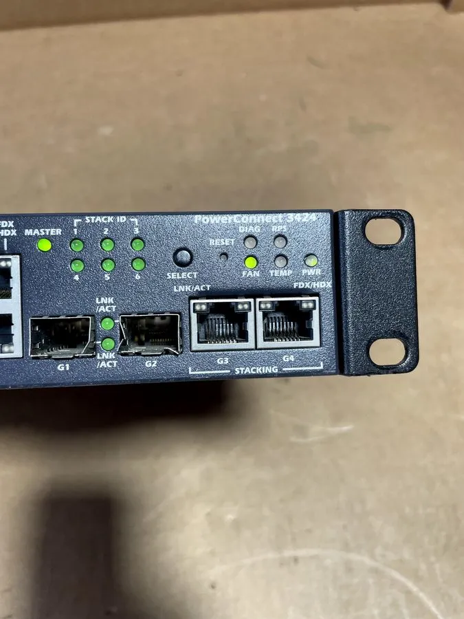 Коммутатор DELL POWERCONNECT 3424 0D5684 24PORT SWITCH — фото лота 1